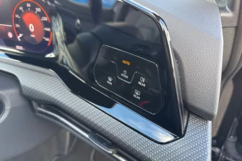 CX24WWJ Volkswagen Golf 1.5 eTSI 150 R-Line 5dr DSG ⭐Sunroof, Winter Pack, 18 Bergamo Alloys ⭐ Thumbnail #38