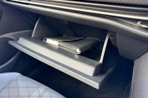 CX24WWJ Volkswagen Golf 1.5 eTSI 150 R-Line 5dr DSG ⭐Sunroof, Winter Pack, 18 Bergamo Alloys ⭐ Thumbnail #42