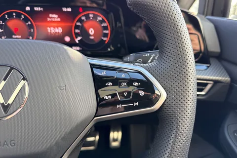 CX24WWJ Volkswagen Golf 1.5 eTSI 150 R-Line 5dr DSG ⭐Sunroof, Winter Pack, 18 Bergamo Alloys ⭐ Thumbnail #44