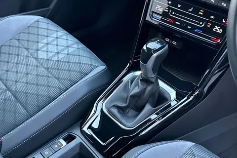 YT24MYC Volkswagen T-Roc 1.5 TSI R-Line 5dr DSG | Heated Seats | Navigation Thumbnail #24