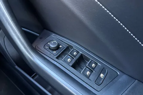 YT24MYC Volkswagen T-Roc 1.5 TSI R-Line 5dr DSG | Heated Seats | Navigation Thumbnail #26