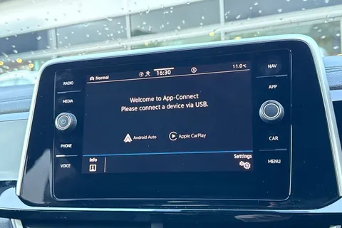 YT24MYC Volkswagen T-Roc 1.5 TSI R-Line 5dr DSG | Heated Seats | Navigation Thumbnail #30