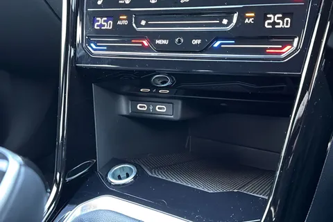 YT24MYC Volkswagen T-Roc 1.5 TSI R-Line 5dr DSG | Heated Seats | Navigation Thumbnail #36