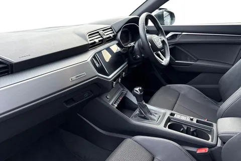 GF23ECV Audi Q3 1.5 TFSI CoD 35 S line S Tronic Euro 6 (s/s) 5dr Thumbnail #16