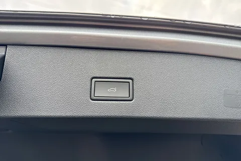  Volkswagen T-Roc 1.0 TSI Style Design Euro 6 (s/s) 5dr Thumbnail #30