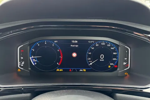  Volkswagen T-Roc 1.0 TSI Style Design Euro 6 (s/s) 5dr Thumbnail #35