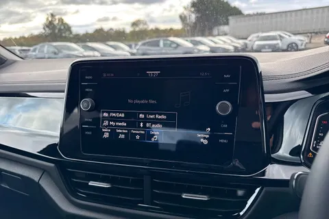  Volkswagen T-Roc 1.0 TSI Style Design Euro 6 (s/s) 5dr Thumbnail #47