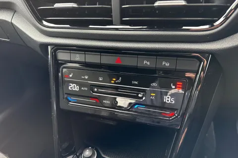  Volkswagen T-Roc 1.0 TSI Style Design Euro 6 (s/s) 5dr Thumbnail #55