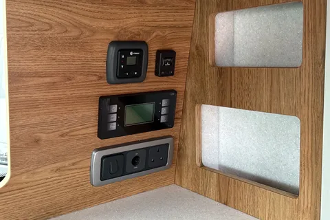 38 of 57 for Volkswagen Transporter 2.0 TDI 110 Highline Camper King 4 Berth Camper Conversion