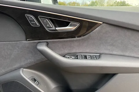 PJ25UOS Audi Q7 SUV  Black Edition 55 TFSI quattro 340 PS tiptronic Thumbnail #21