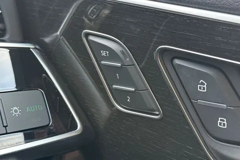 PJ25UOS Audi Q7 SUV  Black Edition 55 TFSI quattro 340 PS tiptronic Thumbnail #32