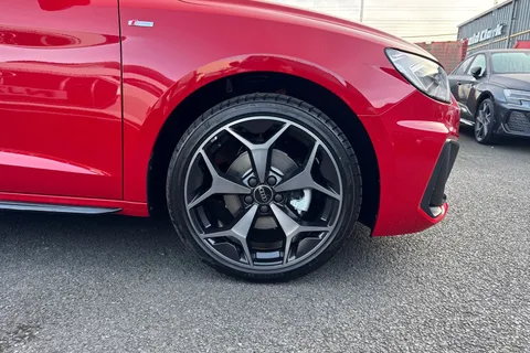  Audi A1 1.5 TFSI 35 Black Edition Sportback S Tronic Euro 6 (s/s) 5dr Thumbnail #11