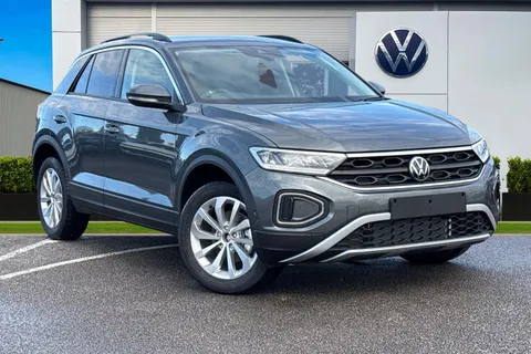  Volkswagen T-Roc 1.5 TSI Match DSG Euro 6 (s/s) 5dr Thumbnail #2