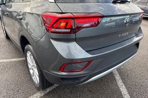  Volkswagen T-Roc 1.5 TSI Match DSG Euro 6 (s/s) 5dr Thumbnail #8