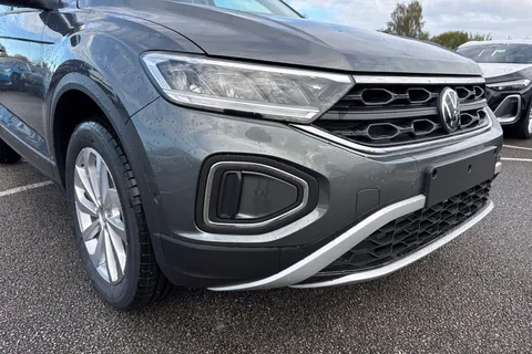  Volkswagen T-Roc 1.5 TSI Match DSG Euro 6 (s/s) 5dr Thumbnail #9