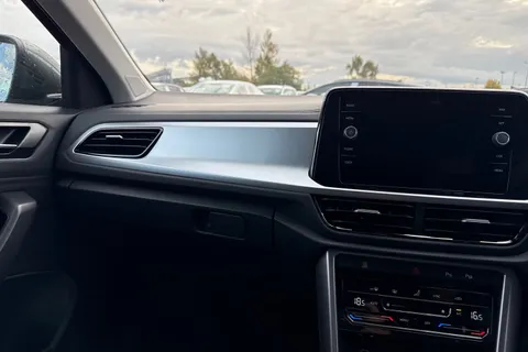  Volkswagen T-Roc 1.5 TSI Match DSG Euro 6 (s/s) 5dr Thumbnail #20