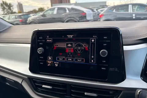  Volkswagen T-Roc 1.5 TSI Match DSG Euro 6 (s/s) 5dr Thumbnail #22