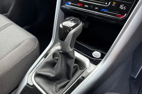  Volkswagen T-Roc 1.5 TSI Match DSG Euro 6 (s/s) 5dr Thumbnail #23