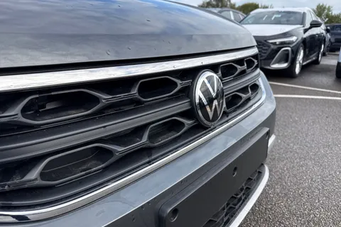  Volkswagen T-Roc 1.5 TSI Match DSG Euro 6 (s/s) 5dr Thumbnail #25