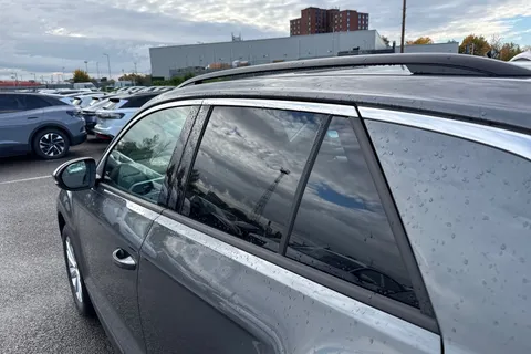  Volkswagen T-Roc 1.5 TSI Match DSG Euro 6 (s/s) 5dr Thumbnail #28