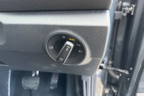  Volkswagen T-Roc 1.5 TSI Match DSG Euro 6 (s/s) 5dr Thumbnail #30