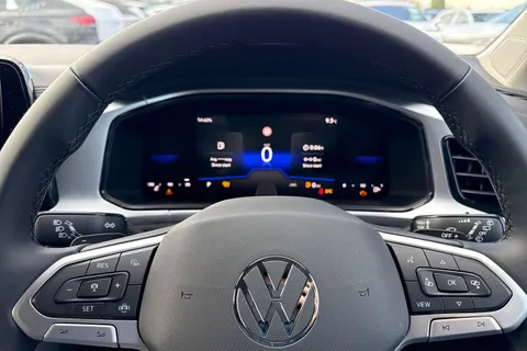  Volkswagen T-Roc 1.5 TSI Match DSG Euro 6 (s/s) 5dr Thumbnail #31