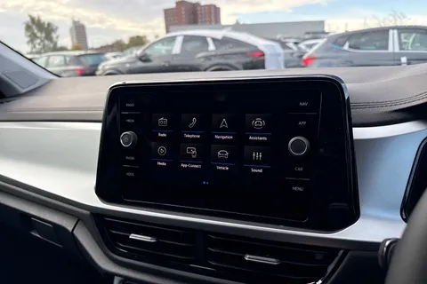  Volkswagen T-Roc 1.5 TSI Match DSG Euro 6 (s/s) 5dr Thumbnail #38