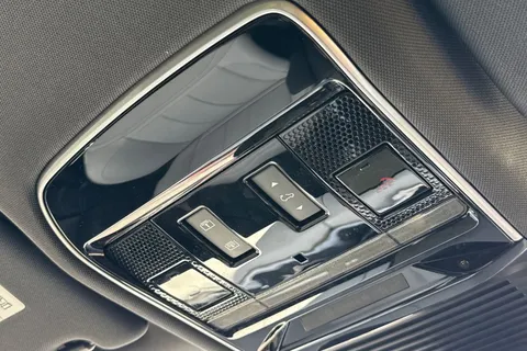 24 of 45 for LAND ROVER RANGE ROVER SPORT 3.0 D300 Dynamic SE 5dr Auto