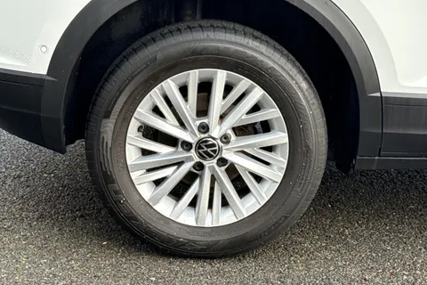 11 of 50 for Volkswagen T-Roc 1.5 TSI Life DSG Euro 6 (s/s) 5dr