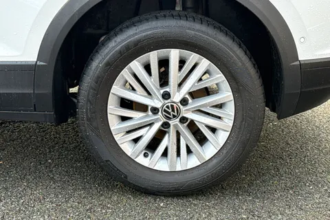 12 of 50 for Volkswagen T-Roc 1.5 TSI Life DSG Euro 6 (s/s) 5dr
