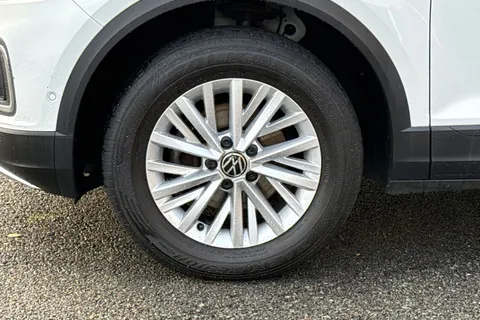 13 of 50 for Volkswagen T-Roc 1.5 TSI Life DSG Euro 6 (s/s) 5dr