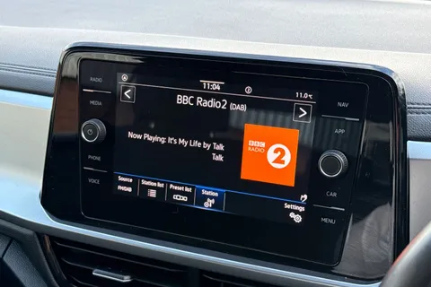 17 of 50 for Volkswagen T-Roc 1.5 TSI Life DSG Euro 6 (s/s) 5dr