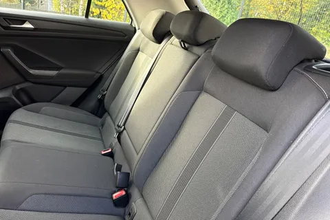 19 of 50 for Volkswagen T-Roc 1.5 TSI Life DSG Euro 6 (s/s) 5dr