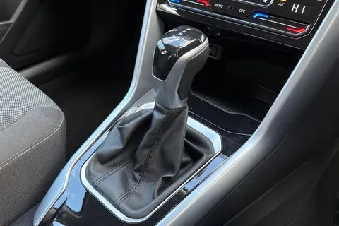 23 of 50 for Volkswagen T-Roc 1.5 TSI Life DSG Euro 6 (s/s) 5dr