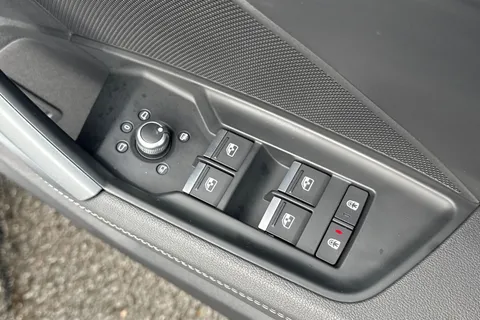 PK25UXS Audi A3 Black Edition 35 TFSI  150 PS S tronic Thumbnail #22