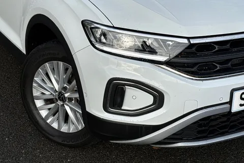 25 of 50 for Volkswagen T-Roc 1.5 TSI Life DSG Euro 6 (s/s) 5dr