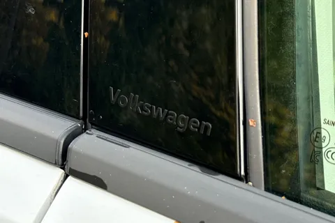 28 of 50 for Volkswagen T-Roc 1.5 TSI Life DSG Euro 6 (s/s) 5dr