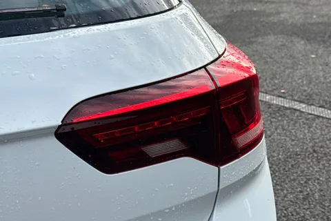 29 of 50 for Volkswagen T-Roc 1.5 TSI Life DSG Euro 6 (s/s) 5dr