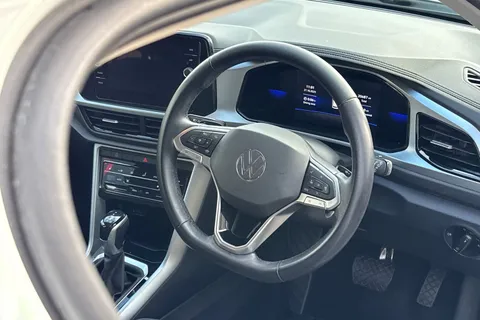 35 of 50 for Volkswagen T-Roc 1.5 TSI Life DSG Euro 6 (s/s) 5dr