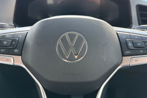 36 of 50 for Volkswagen T-Roc 1.5 TSI Life DSG Euro 6 (s/s) 5dr