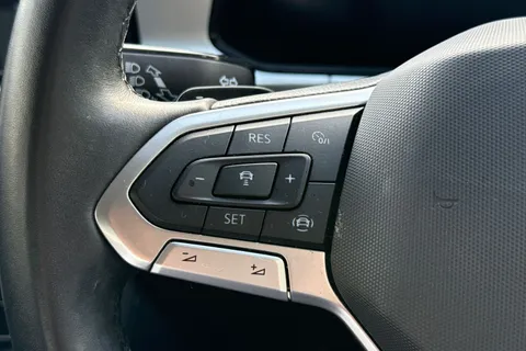 37 of 50 for Volkswagen T-Roc 1.5 TSI Life DSG Euro 6 (s/s) 5dr