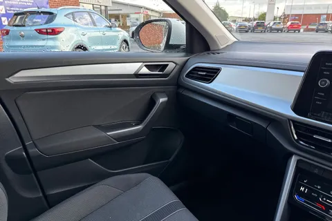 40 of 50 for Volkswagen T-Roc 1.5 TSI Life DSG Euro 6 (s/s) 5dr