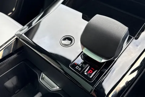 DT25YYW Land Rover Range Rover Sport 3.0 D350 MHEV Autobiography SUV 5dr Diesel Auto 4WD Euro 6 (s/s) (350 ps) Thumbnail #15