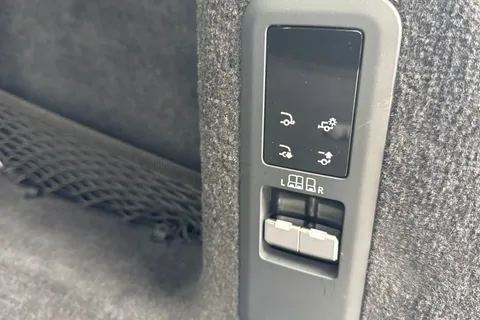 DT25YYW Land Rover Range Rover Sport 3.0 D350 MHEV Autobiography SUV 5dr Diesel Auto 4WD Euro 6 (s/s) (350 ps) Thumbnail #32