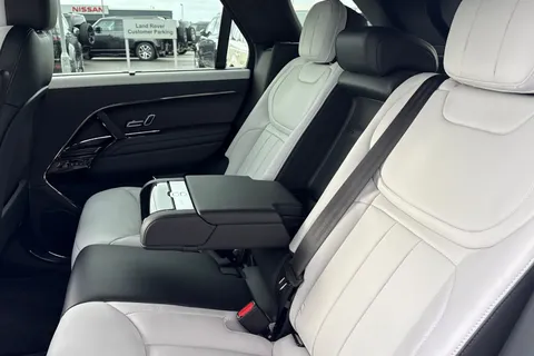 DT25YYW Land Rover Range Rover Sport 3.0 D350 MHEV Autobiography SUV 5dr Diesel Auto 4WD Euro 6 (s/s) (350 ps) Thumbnail #35