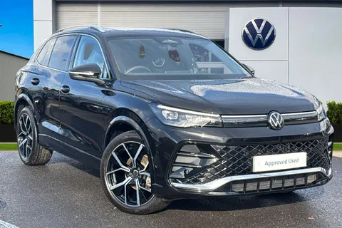 KT74RWF Volkswagen Tiguan 1.5 eTSI 150 R-Line 5dr DSG **PANORAMIC ROOF, DRIVER ASSITANCE PACK** Thumbnail #2