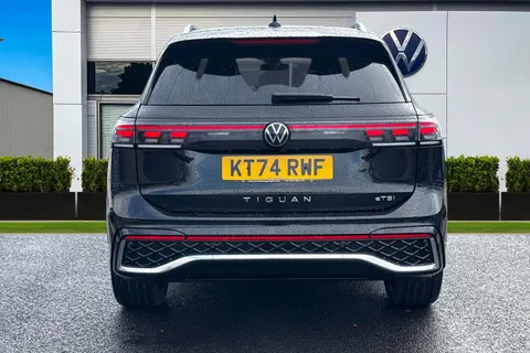 KT74RWF Volkswagen Tiguan 1.5 eTSI 150 R-Line 5dr DSG **PANORAMIC ROOF, DRIVER ASSITANCE PACK** Thumbnail #5