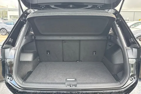 KT74RWF Volkswagen Tiguan 1.5 eTSI 150 R-Line 5dr DSG **PANORAMIC ROOF, DRIVER ASSITANCE PACK** Thumbnail #8
