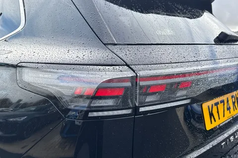 KT74RWF Volkswagen Tiguan 1.5 eTSI 150 R-Line 5dr DSG **PANORAMIC ROOF, DRIVER ASSITANCE PACK** Thumbnail #9