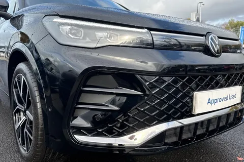 KT74RWF Volkswagen Tiguan 1.5 eTSI 150 R-Line 5dr DSG **PANORAMIC ROOF, DRIVER ASSITANCE PACK** Thumbnail #10
